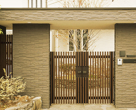 Attractive Entrance Gate With Security Cabin